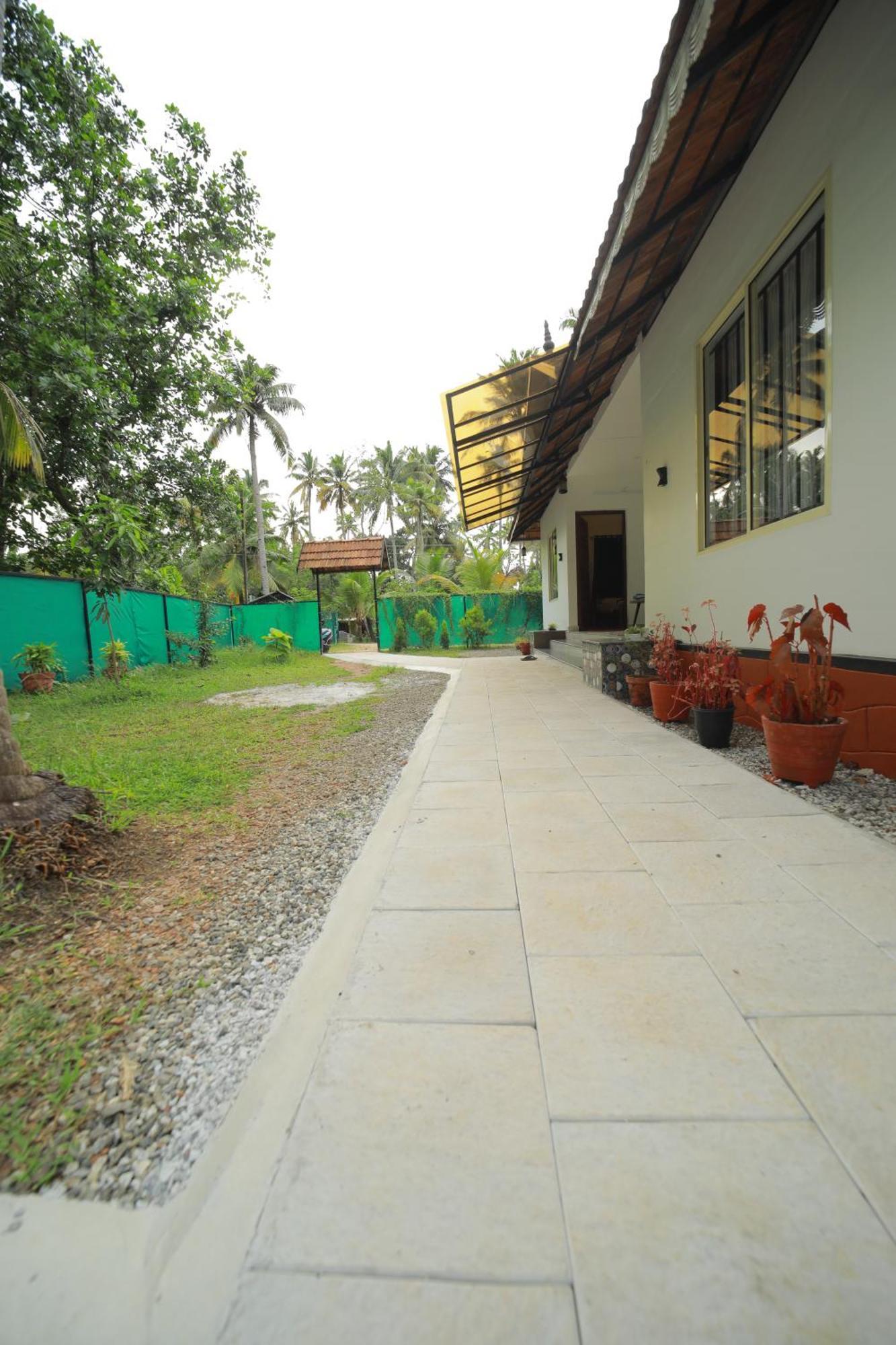 Prakruthi Residency Munroeisland Mundrothuruth Exterior foto